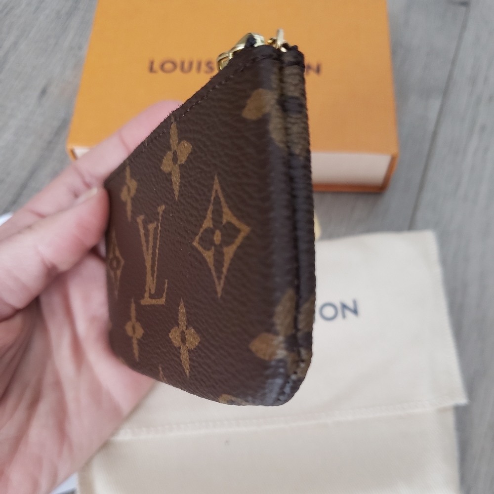 Louis Vuitton monogram key pouch - Picture 2 of 8